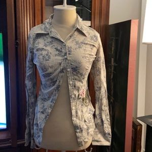 Long sleeve embroidered top